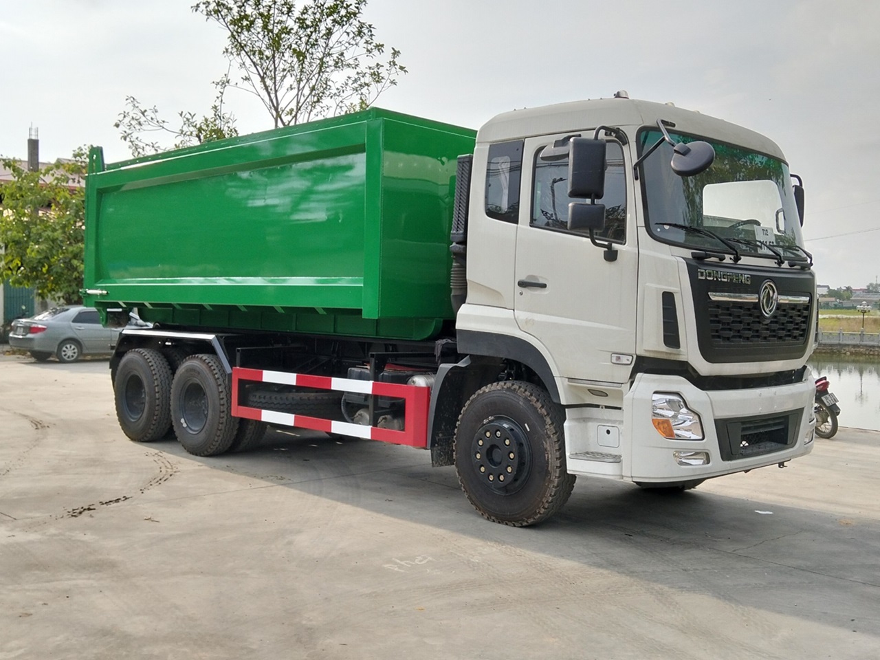 Dongfeng garbage truck with a capacity of 22 cubic meters